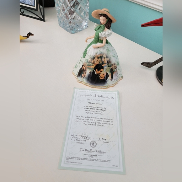 Bradford Scarlett O'Hara Figurine - Picture 3 of 9